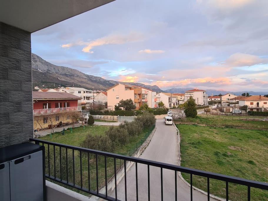 Explore The Croatian Coast And Relax In Modern Comfort Apartment Kastela Exterior photo